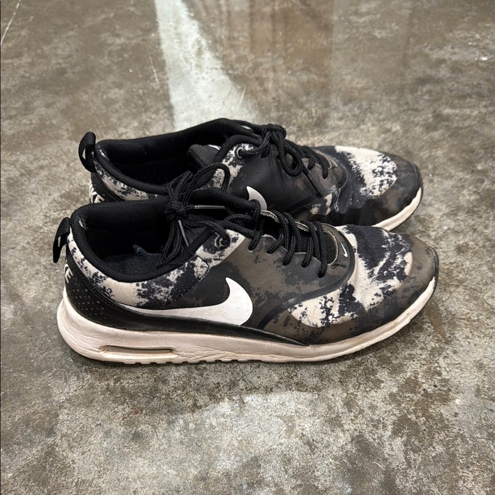 Nike womens Black and White Sneakers